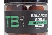 TB Baits Vyvážené Boilie Balanced + Atraktor Hot Spice Plum 100 g 20mm